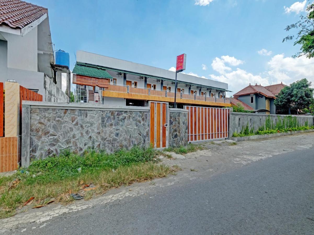 Oyo 90325 Pondok Dnayu Syariah Jarakan Eksteriør bilde